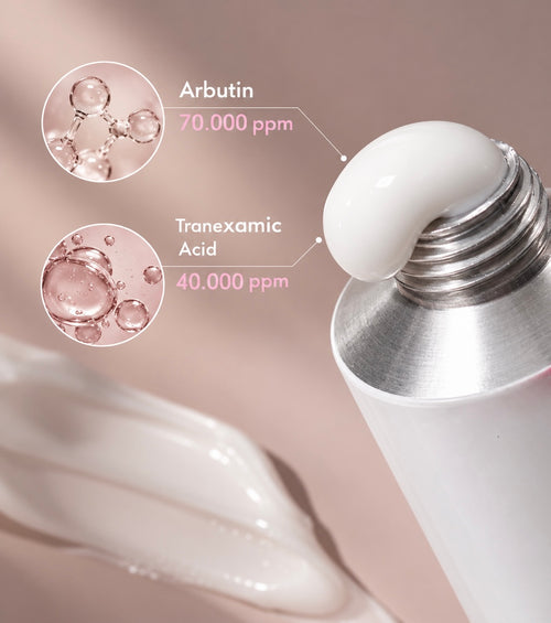 Textura de la crema iluminadora con Arbutina y Ácido tranexámico